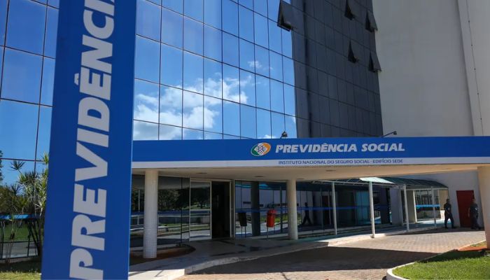 © Fabio Rodrigues-Pozzebom/ Agência Brasil INSS paga segunda parcela do 13º a aposentados e pensionistas